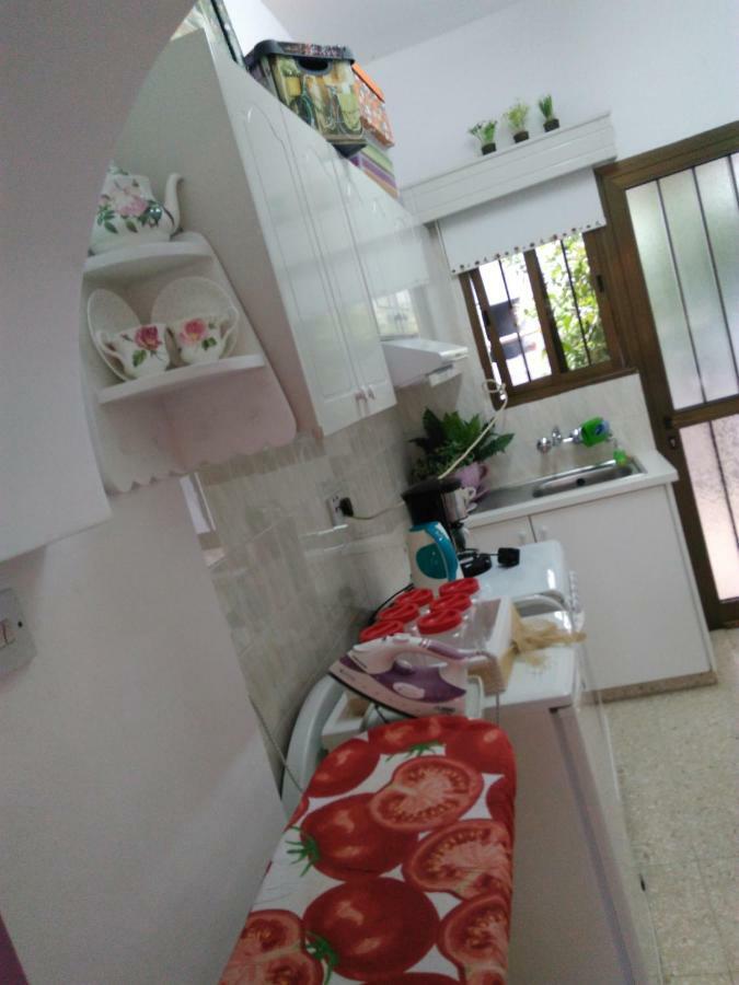 Yiota'S Cute Studio Paphos Eksteriør bilde