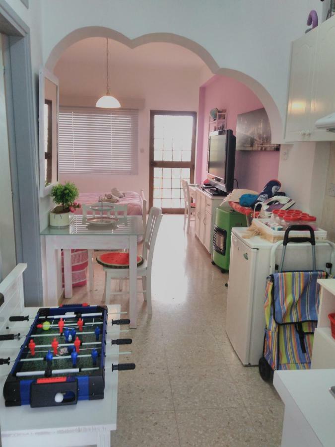 Yiota'S Cute Studio Paphos Eksteriør bilde