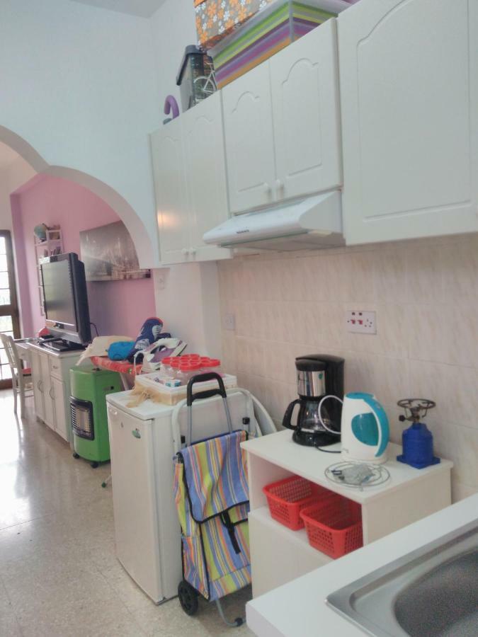 Yiota'S Cute Studio Paphos Eksteriør bilde