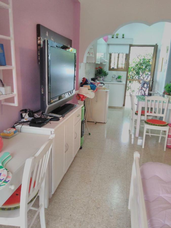 Yiota'S Cute Studio Paphos Eksteriør bilde
