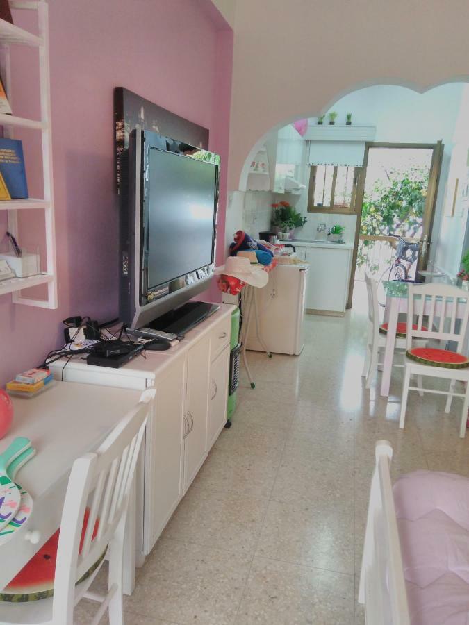 Yiota'S Cute Studio Paphos Eksteriør bilde